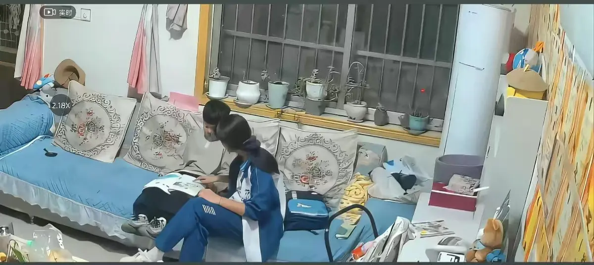 《来自姐姐的爱》无删减完整版在线播放-全集影院高清正片免费下载-姐姐管教弟弟真实瞬间-来自姐姐的爱暖心姐弟互动