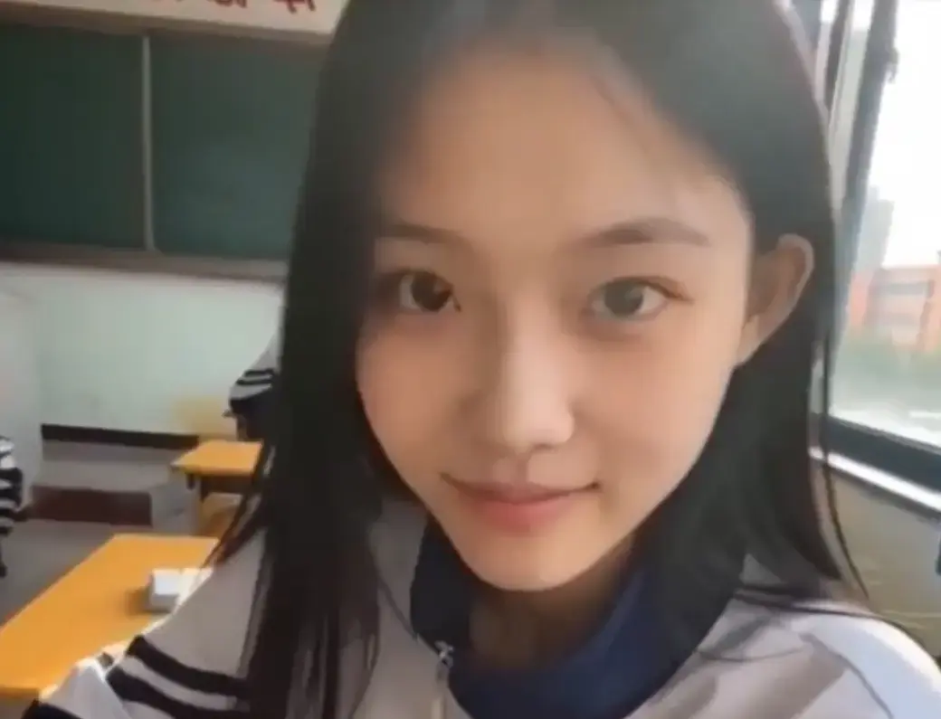 我的十八岁女友无删减版在线播放_黄果AI短剧4K蓝光高甜治愈_星空影院免费极速加载
